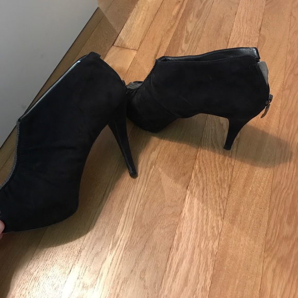 Guess shoes‼️ - Picture 2 of 3