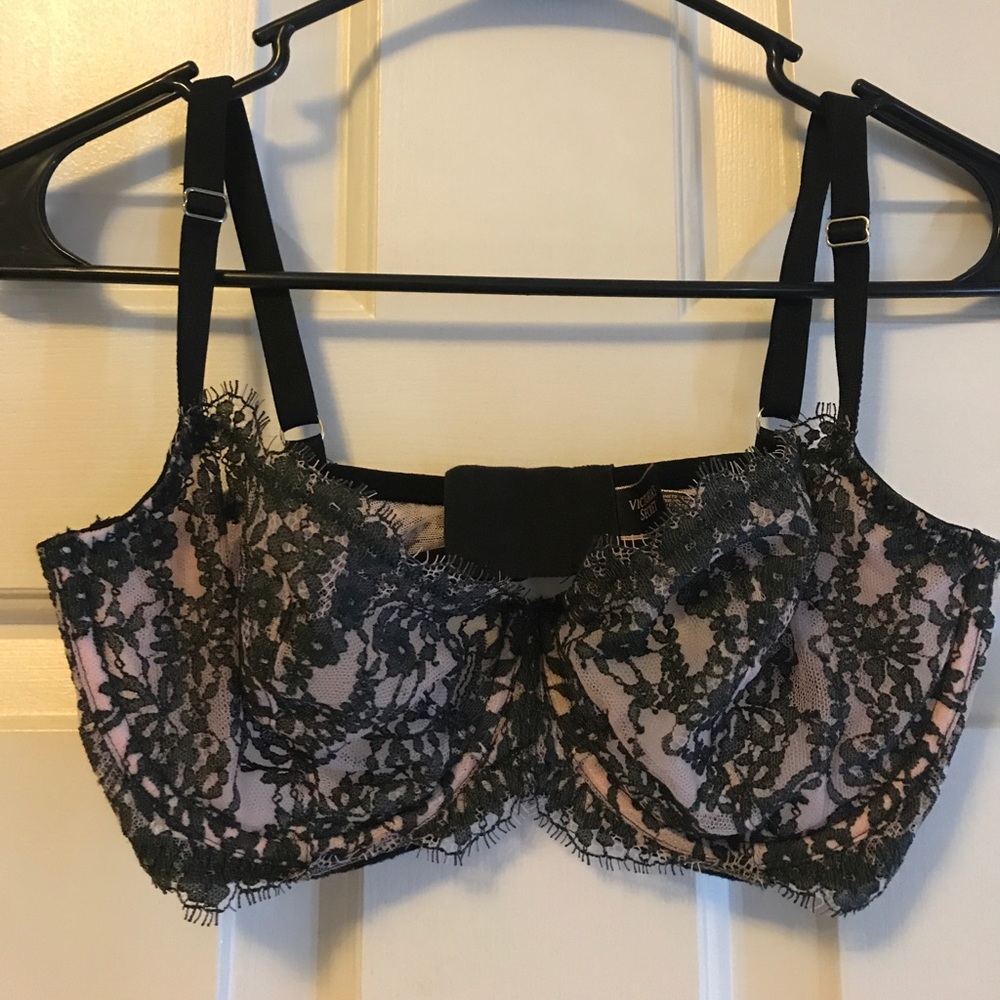 ✨SALE✨VS Very Sexy Unlined Demi Bra 32DD