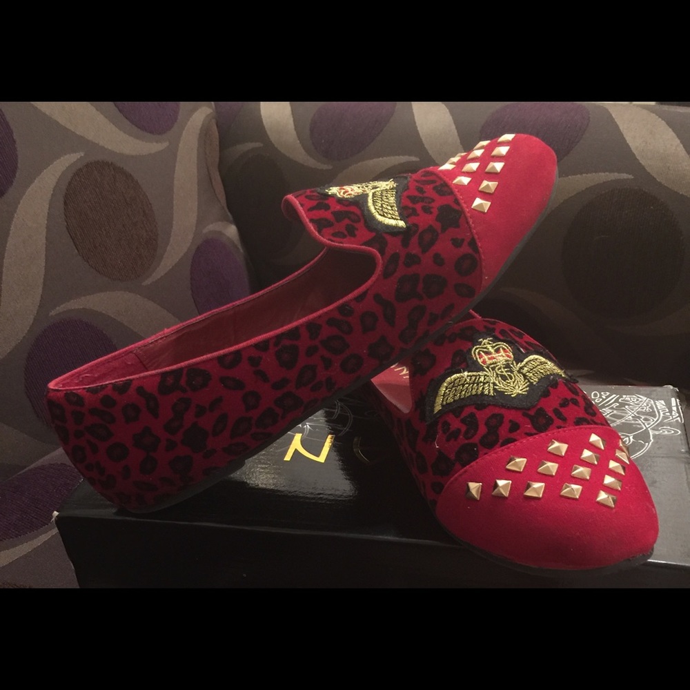 Women flats