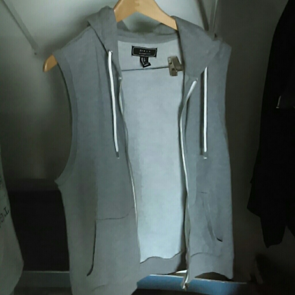 Sleeveless hoodie