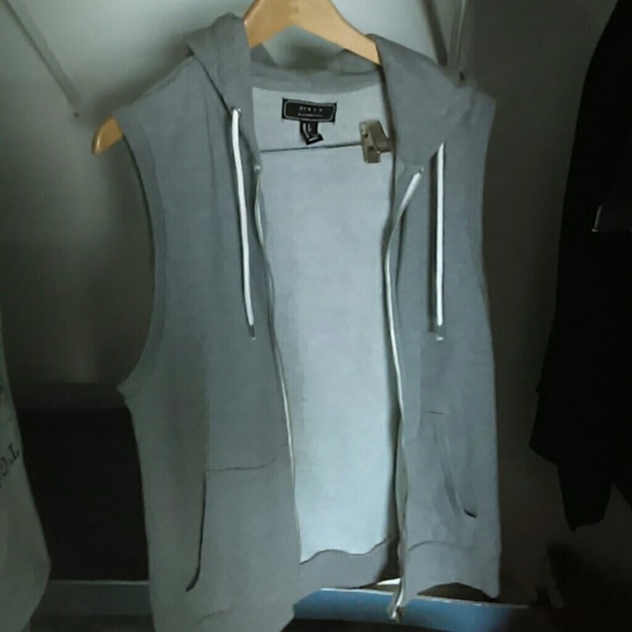 Sleeveless hoodie - Picture 1 of 5