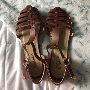 Flat sandals