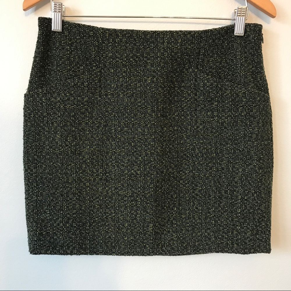 Green textured mini skirt