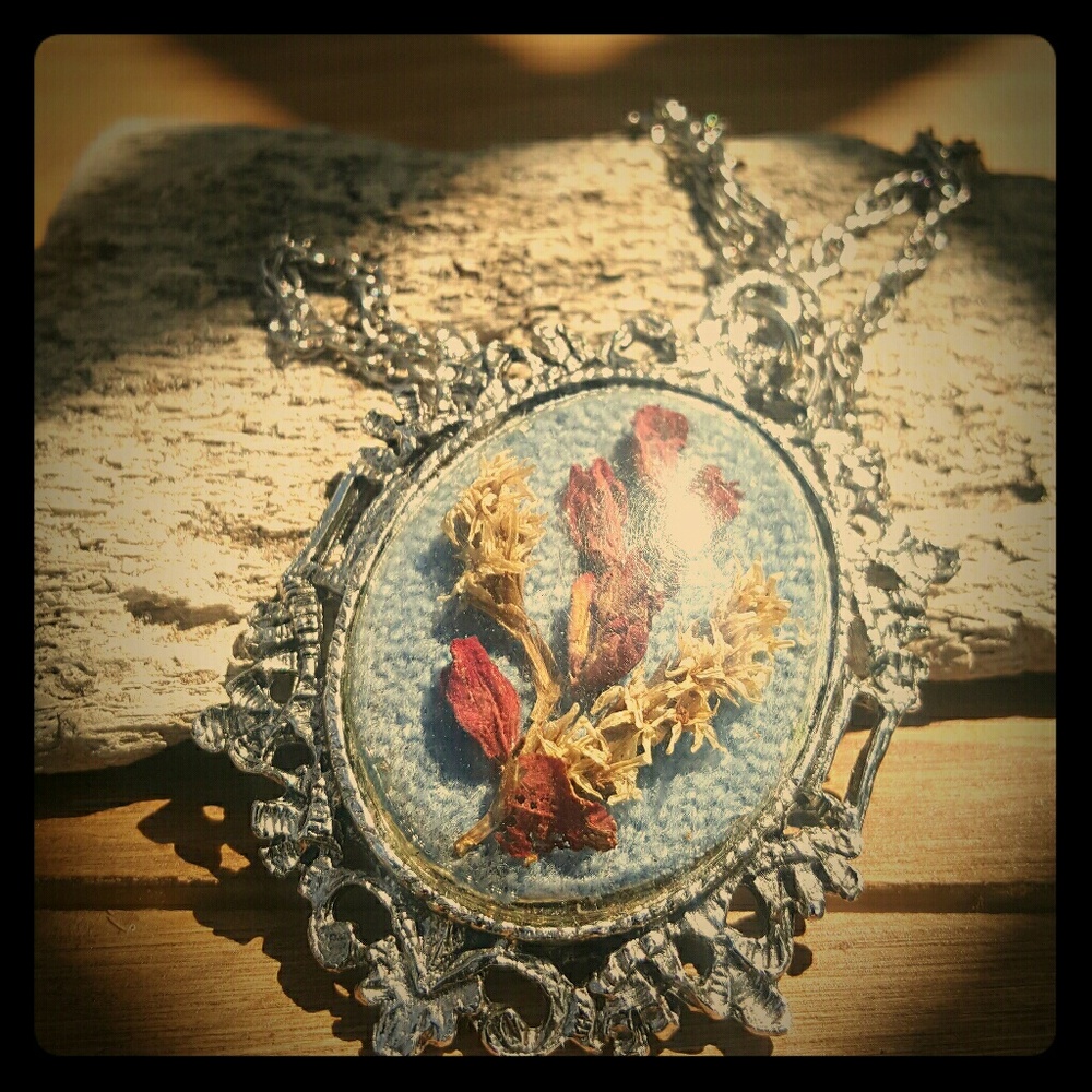 Vintage dried flower and resin necklace