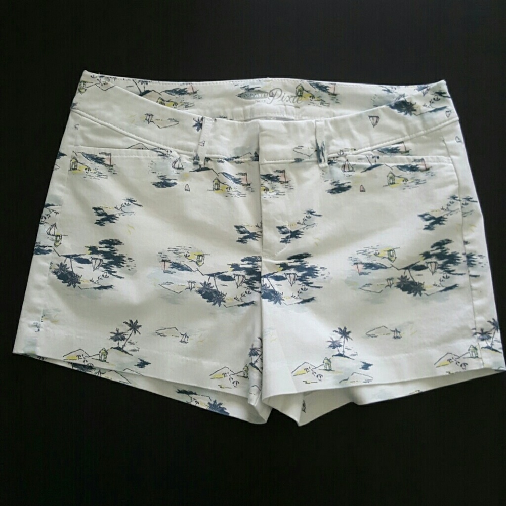 Old Navy motive Short