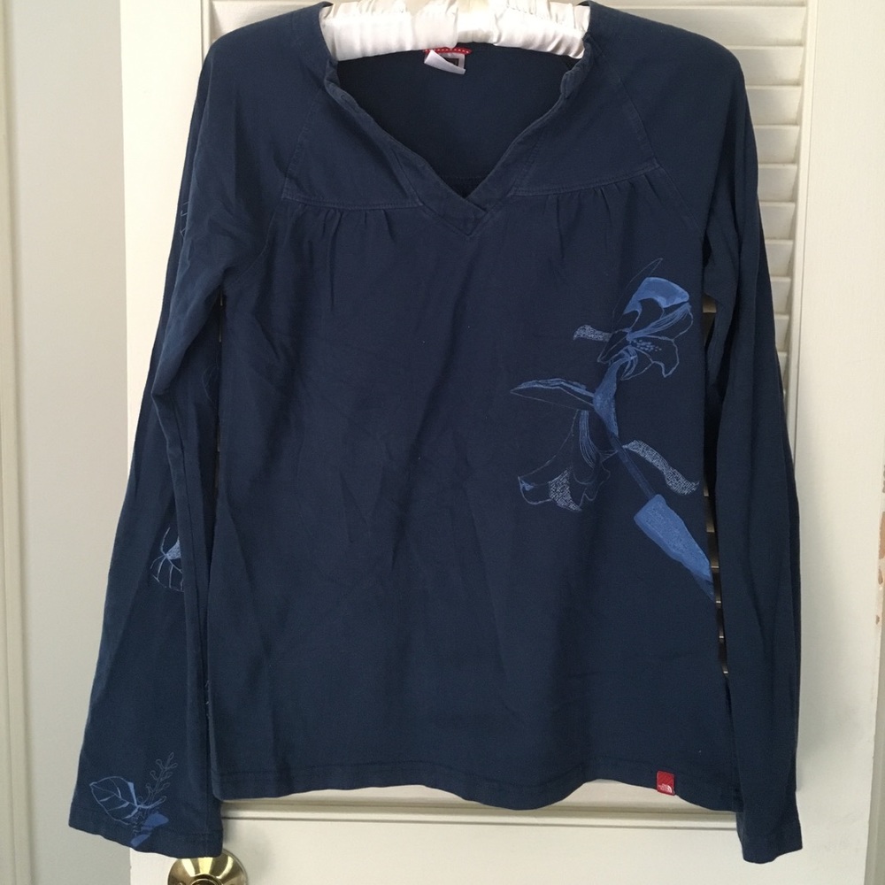 Bell sleeved North Face top