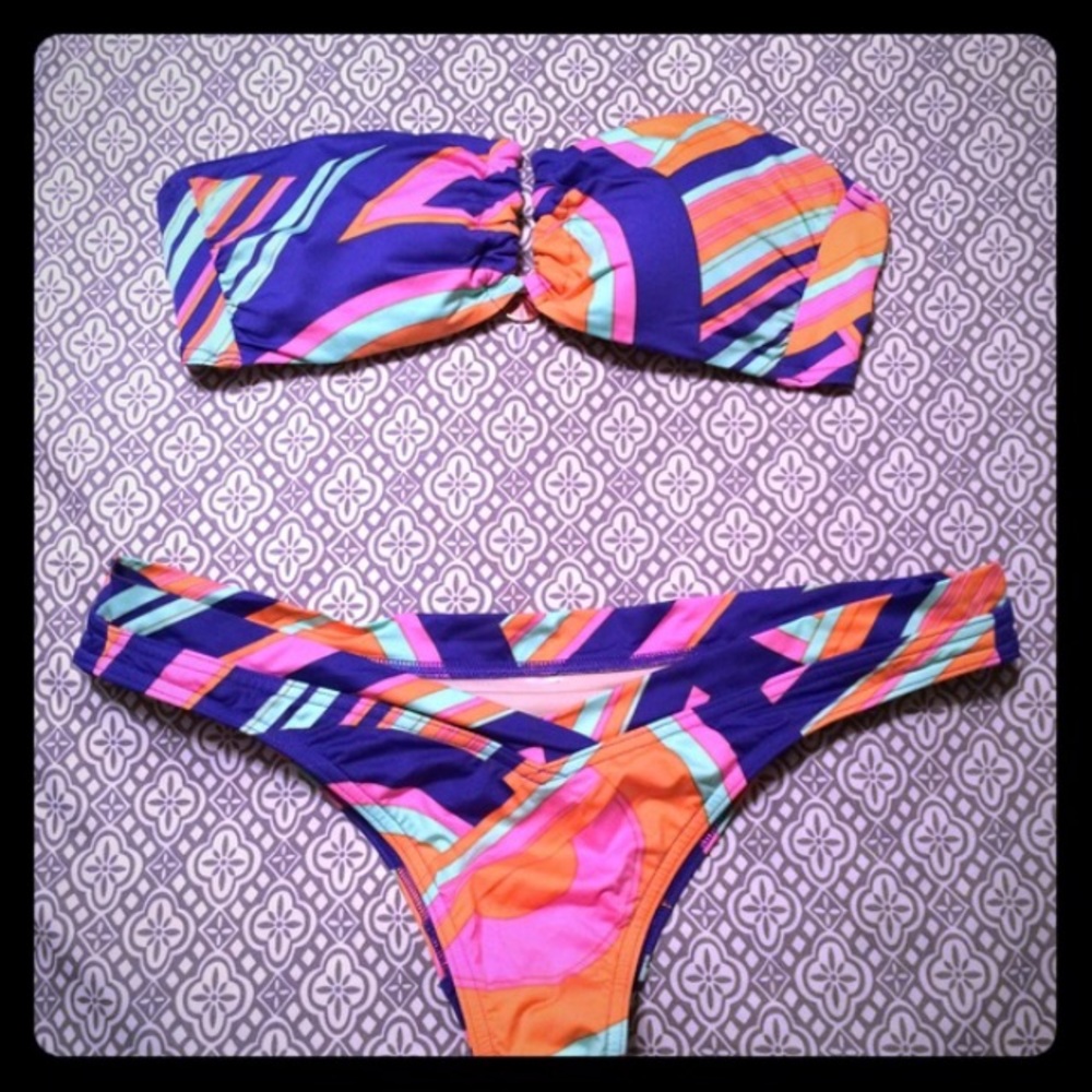 NWOT Victoria's Secret Sun Stripe Bandeau Bikini