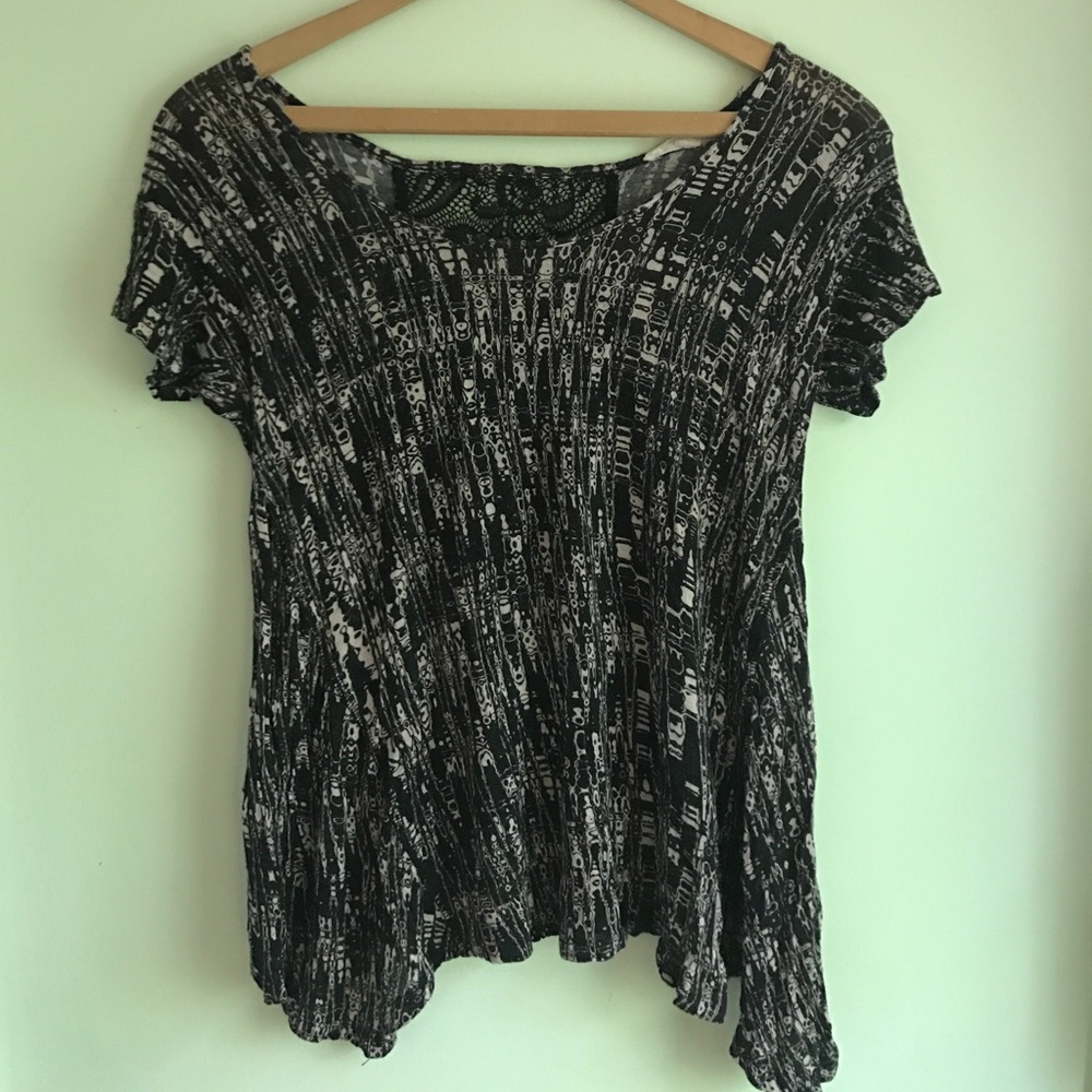 Painted Threads Abstract Patterned Lace Back Shirt
