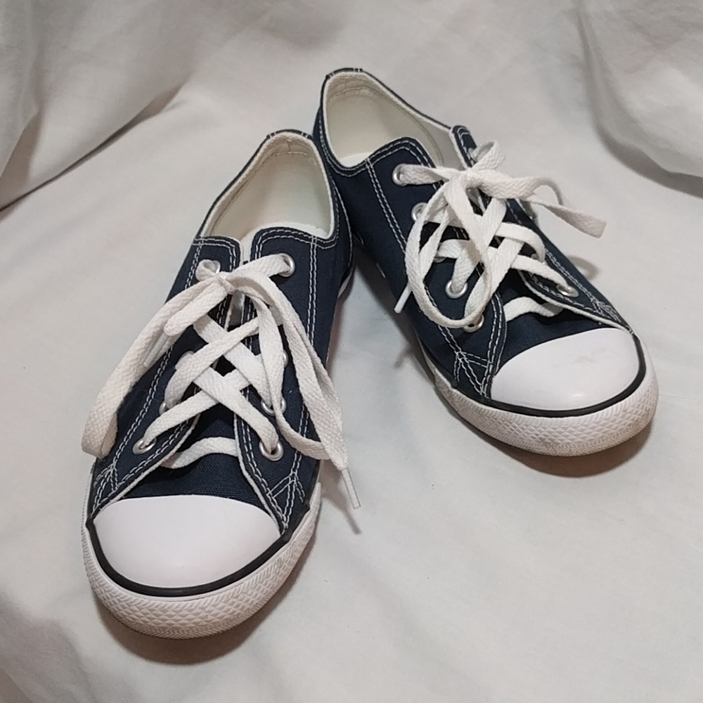 Navy blue Converse All-Star sneakers Wm Sz 7