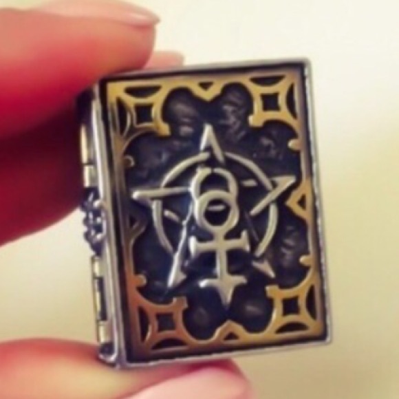 Magical Book Poison / Stash Pewter Ring Alchemy - Picture 6 of 6