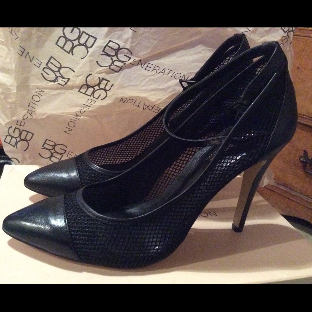 🔻FIRM ON PRICE🔻BCBG ankle buckle mesh pumps