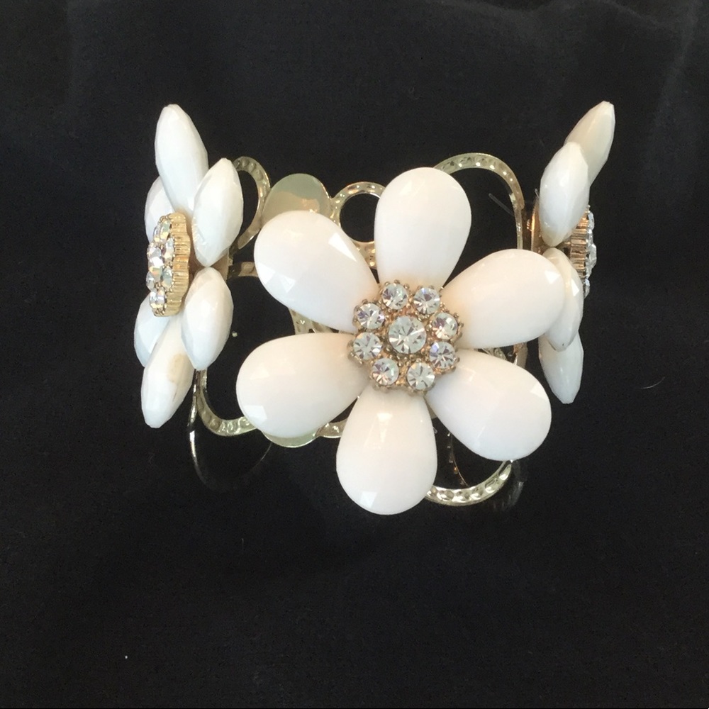 Cuff with 3 large flowers and gems - unique!