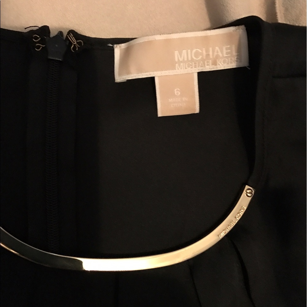 Beautiful silkly Michael kors blouse gold detail