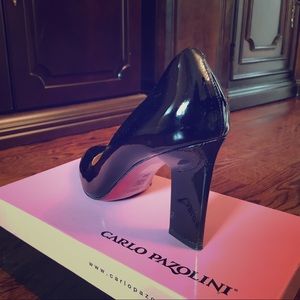 Elegant Carlo Pazolini black patent pumps