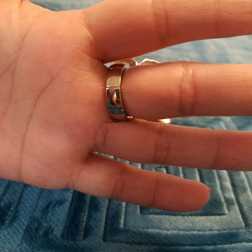 Flower ring - Picture 2 of 3