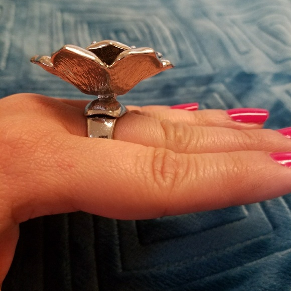 Flower ring - Picture 3 of 3