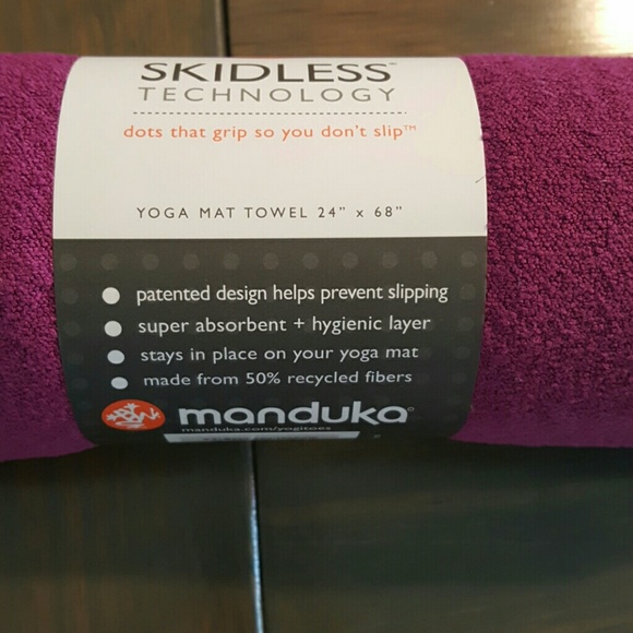 Manduka Yogitoes yoga mat towel - Picture 2 of 3