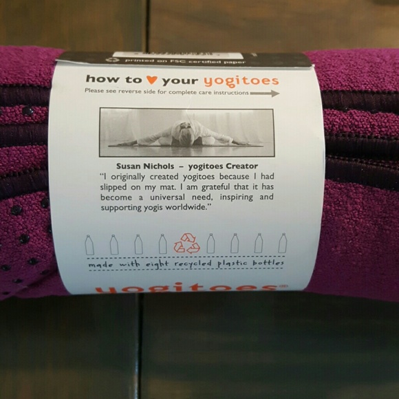 Manduka Yogitoes yoga mat towel - Picture 3 of 3
