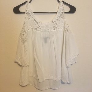 Flowy no shoulder shirt!