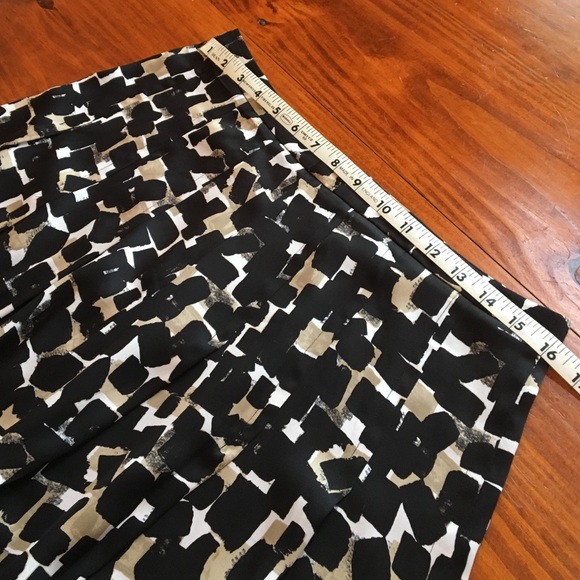 White House Black Market Skirt size 8 pleated - Picture 2 of 4