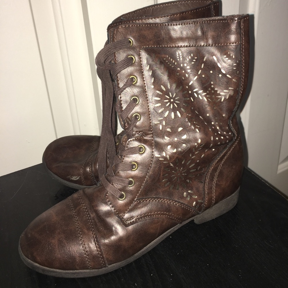 Accented boots