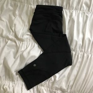 Lululemon Sz 6 Black Cropped Legging