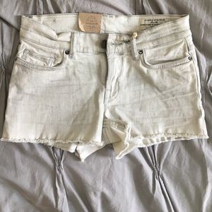 Lowe Chalk Shorts