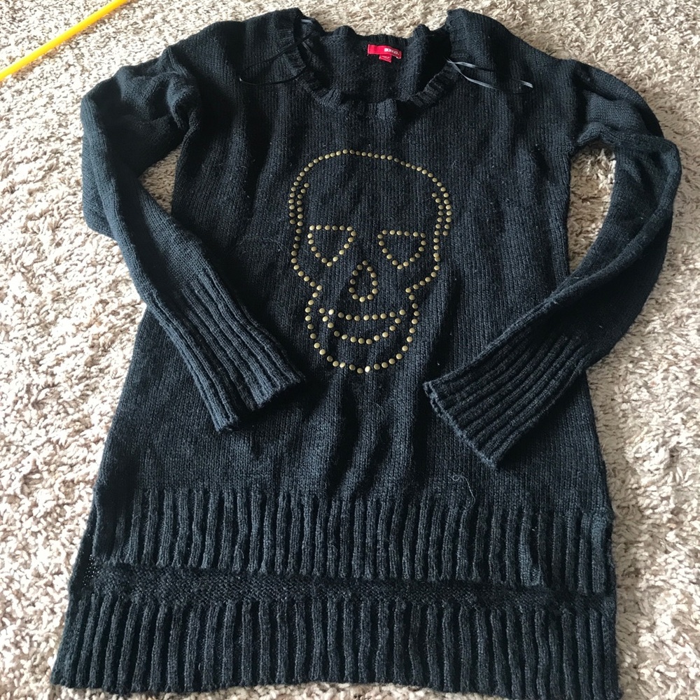 Skull sweater