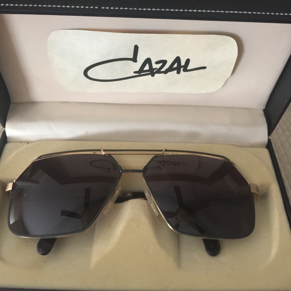 Vintage hard to find Cazal retro w/ Herrera box