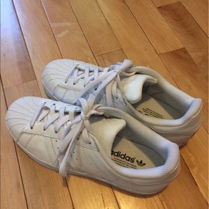 Adidas Originals Superstar，White，Size 6