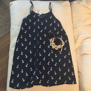 Womens Medium Anchor top
