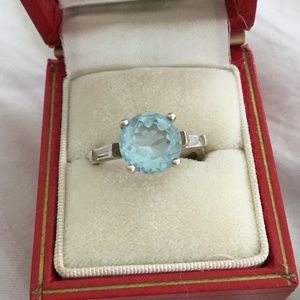 Aquamarine stone set in silver, baguettes, 6-3/4