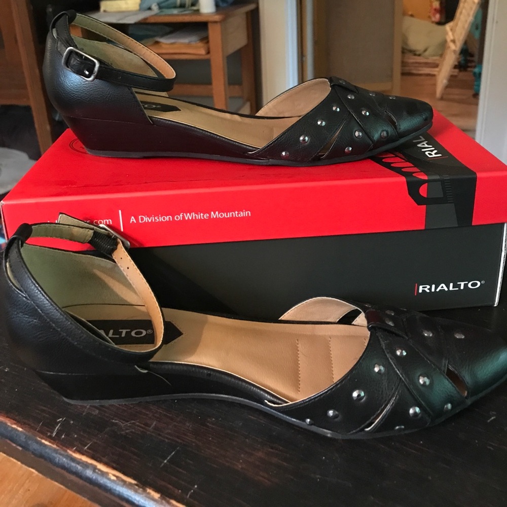 Dress shoes
