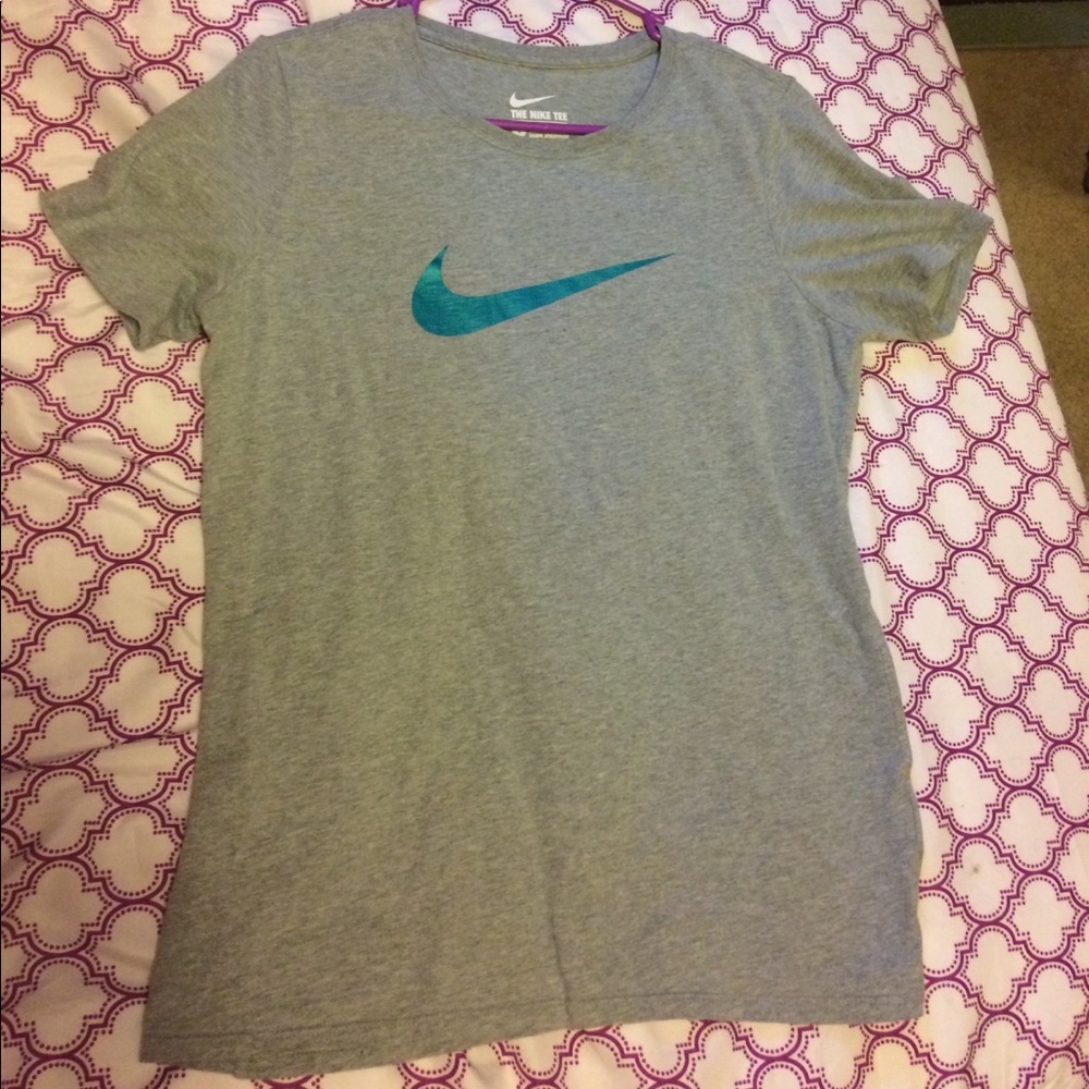 NIKE