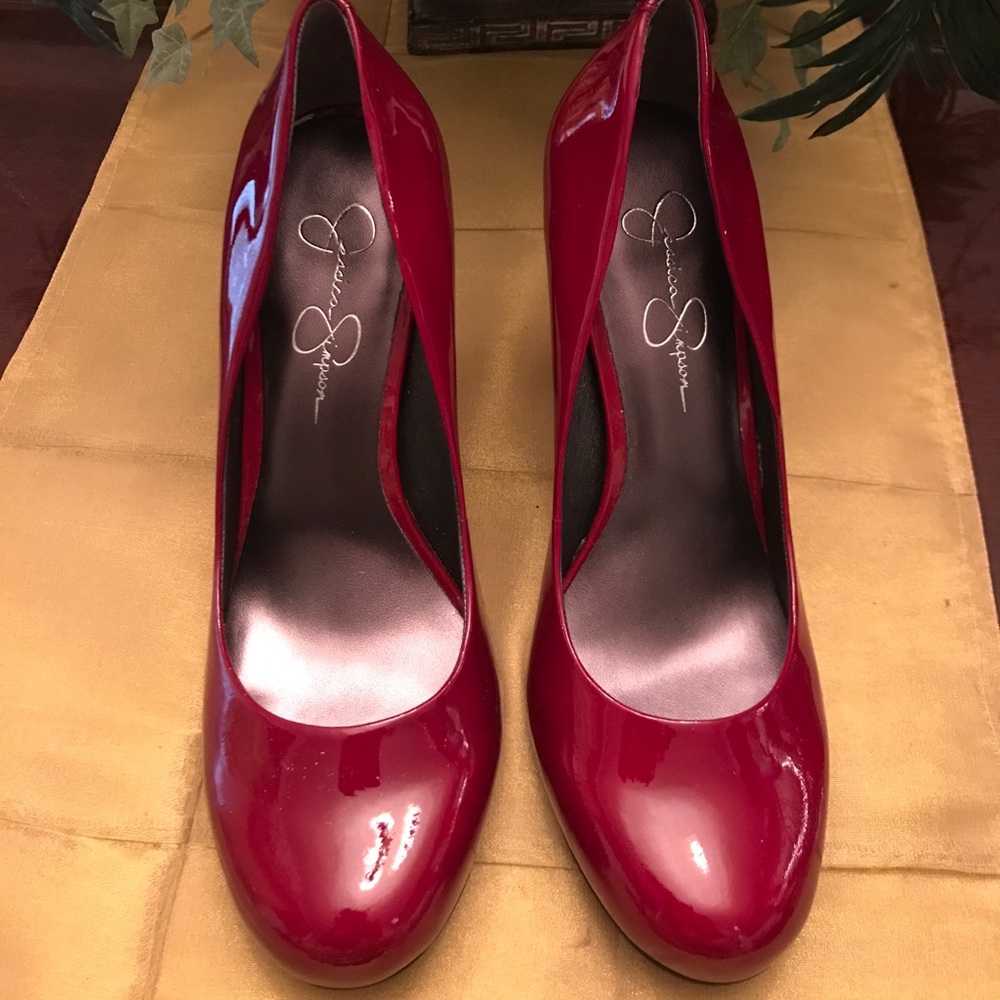 Beautiful dark red pumps