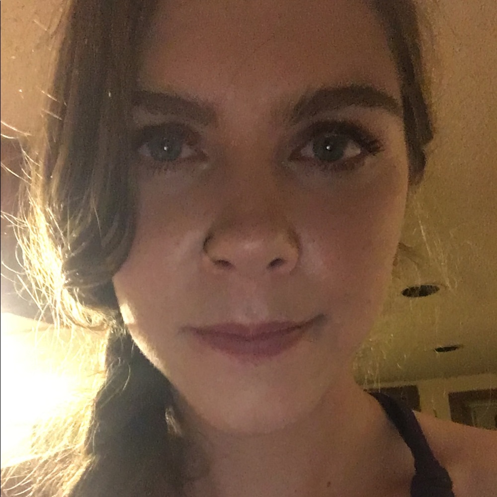 Meet your Posher, Danielle