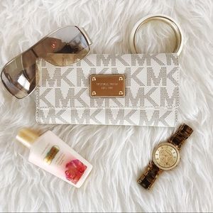 😍 BRAND NEW MICHAEL KORS checkbook wallet