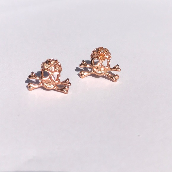 Rose gold skull earrings with rhinestones detail - Picture 6 of 8