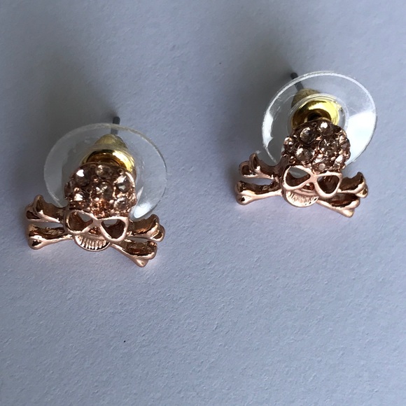 Rose gold skull earrings with rhinestones detail - Picture 7 of 8