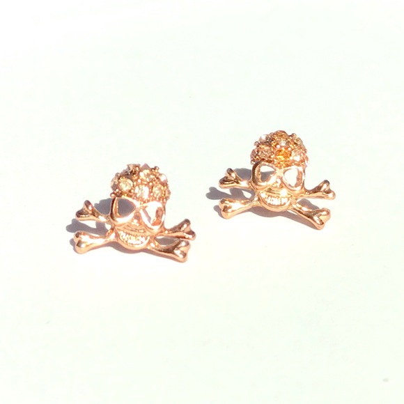 Rose gold skull earrings with rhinestones detail - Picture 3 of 8