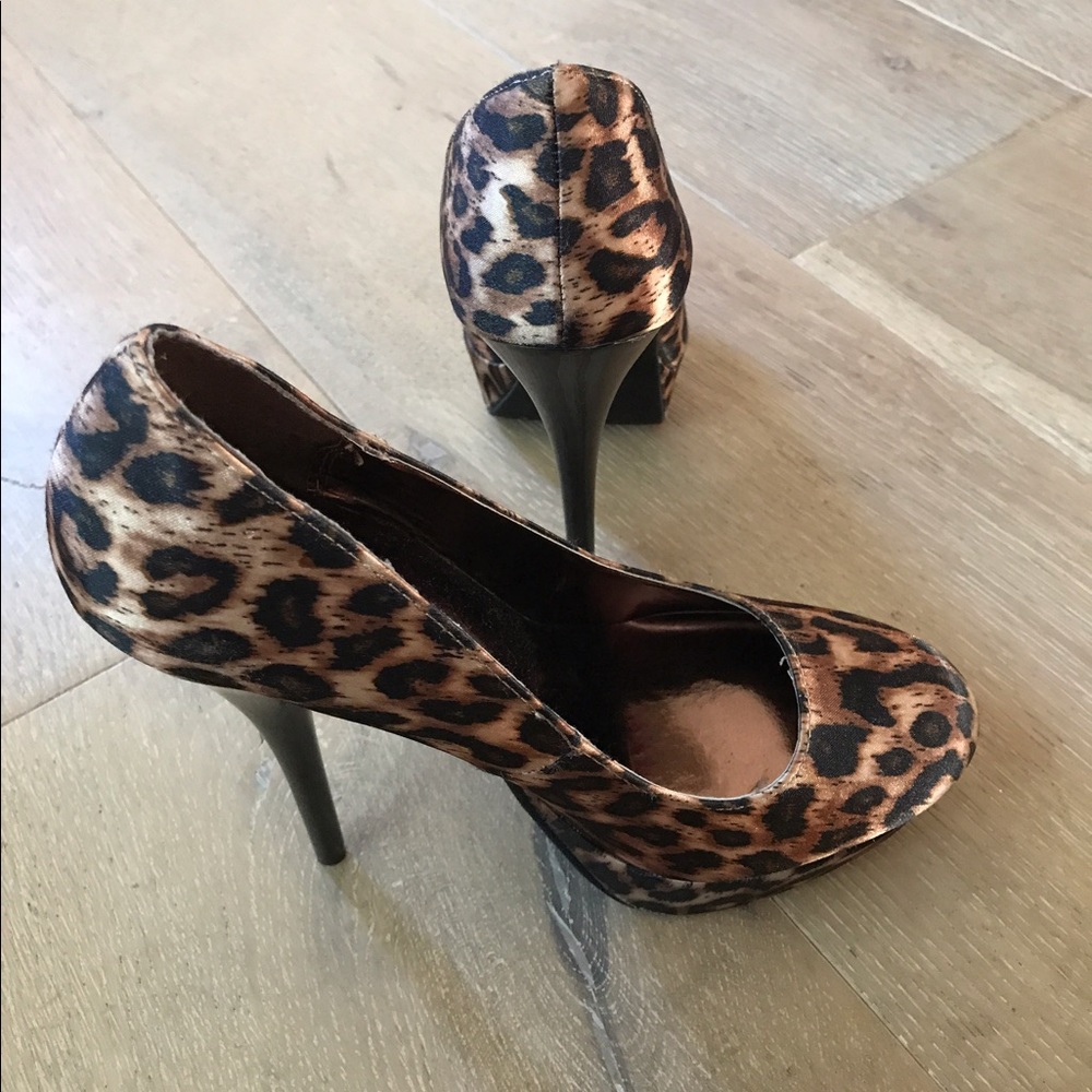 Leopard Pumps