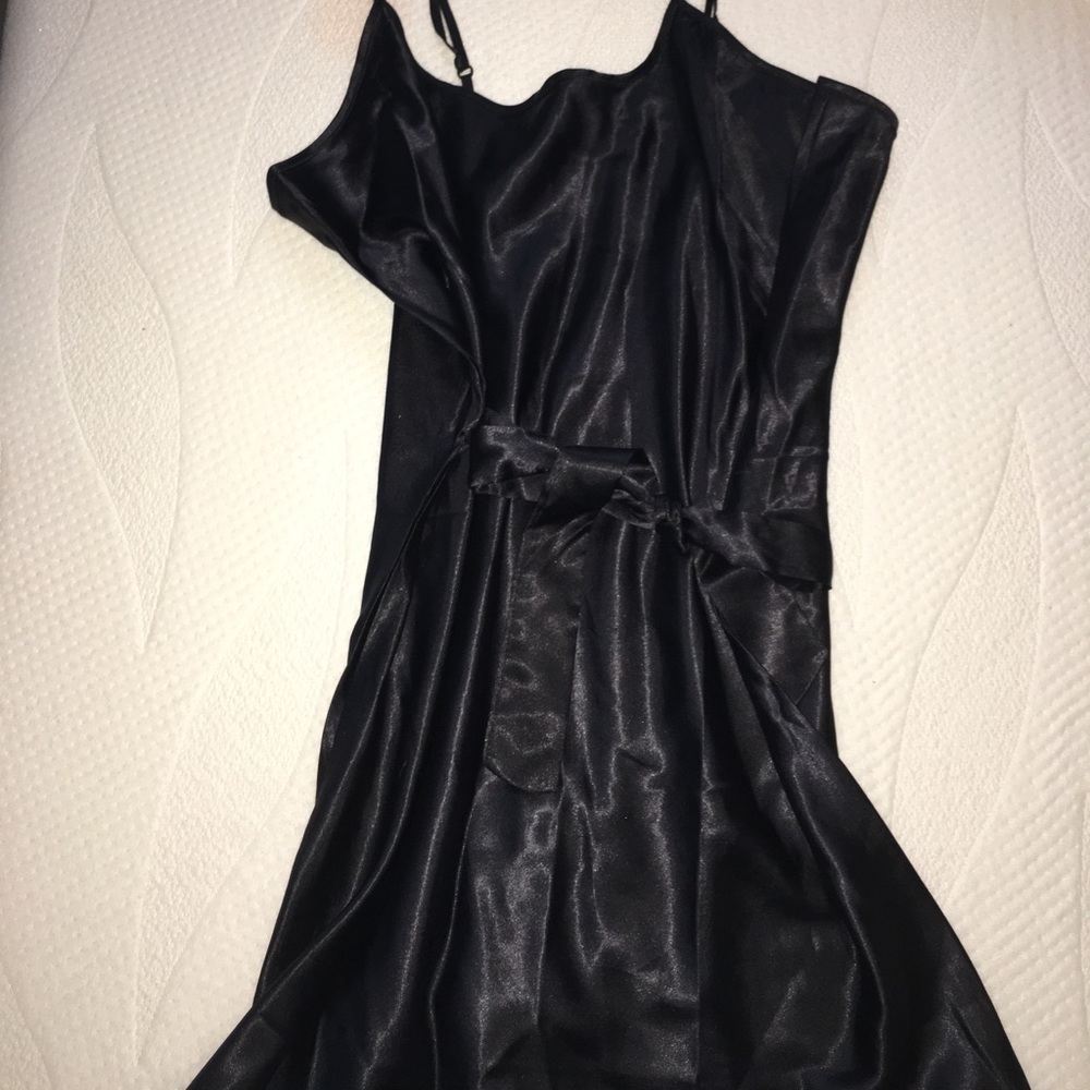 New with tags, never worn silk dress with tie!