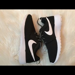 Women's Nike Roshes