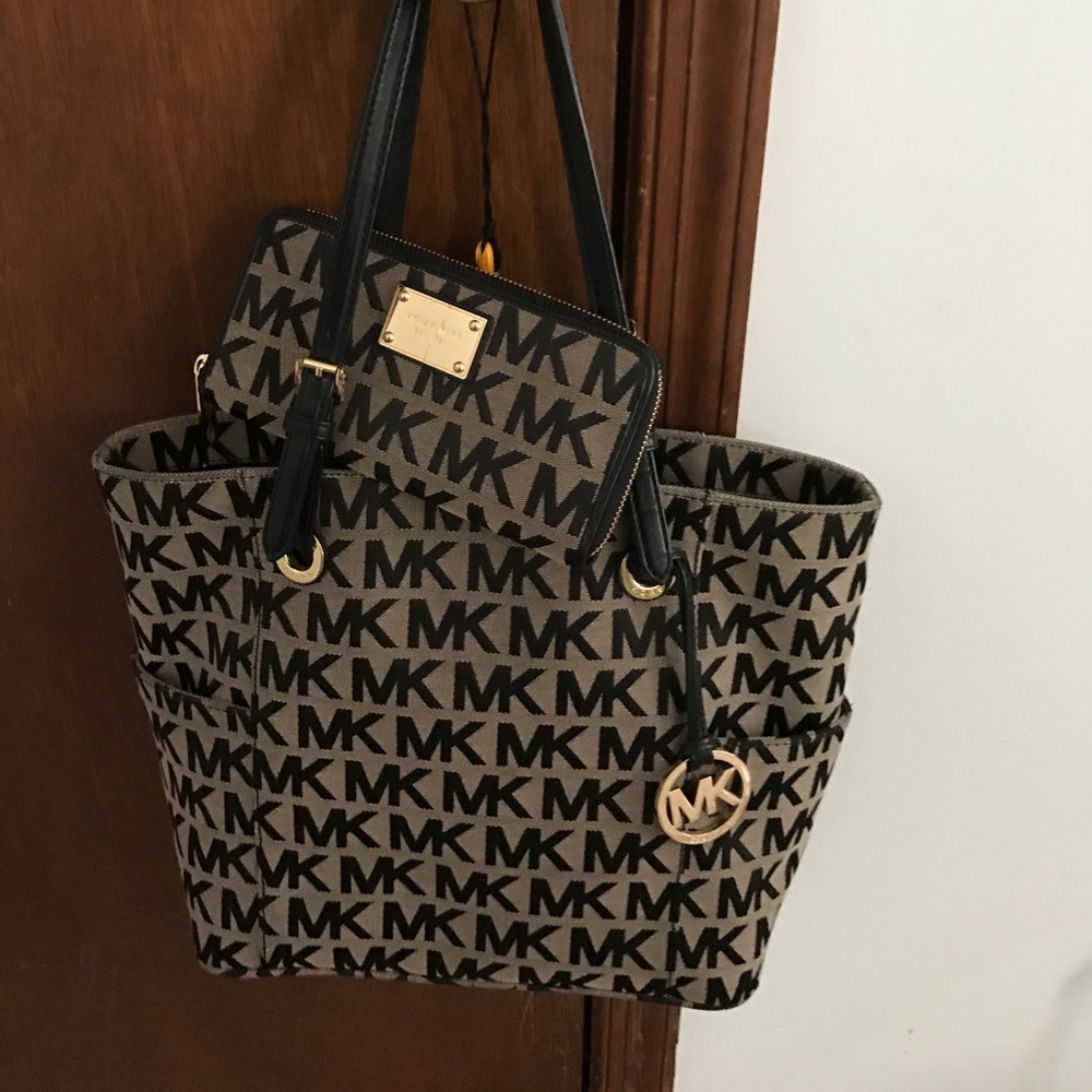 Michael Kors tote & matching wallet 💕💕