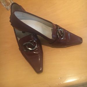 Kitten heel burgundy/rust colored