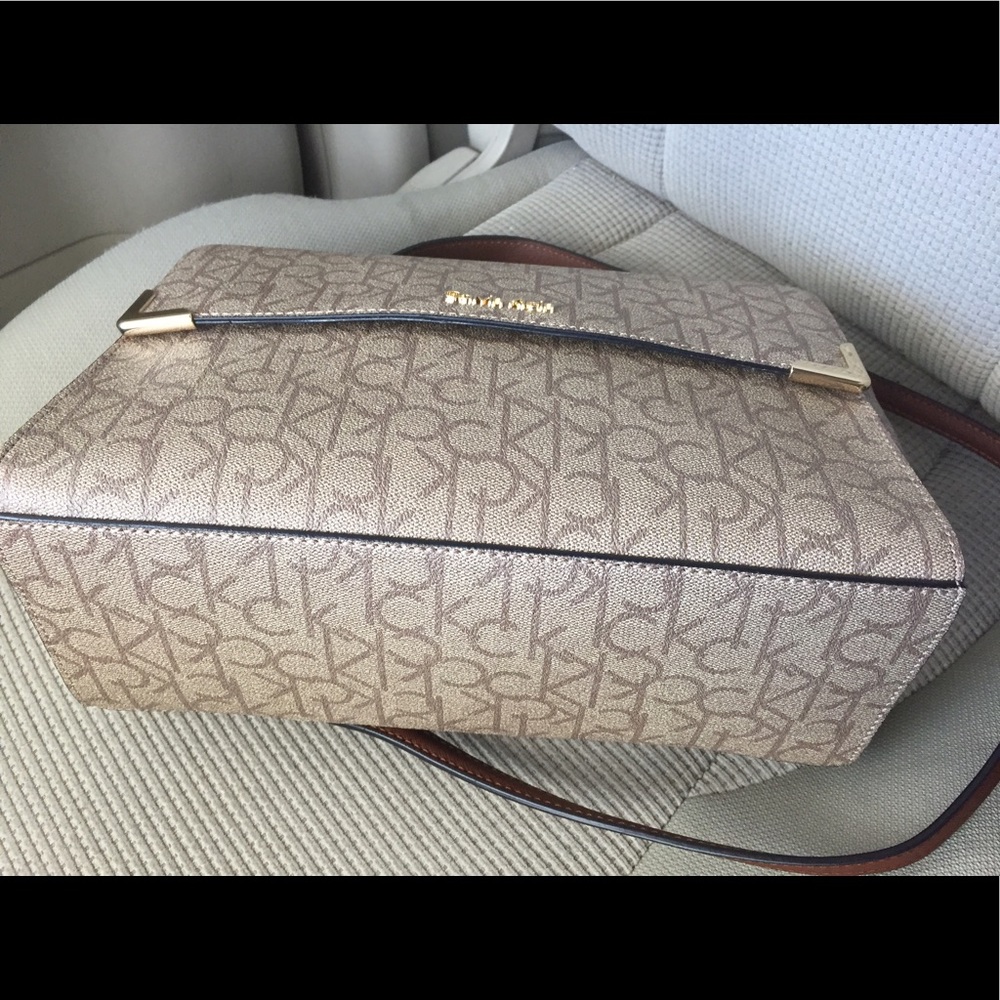 SOLD-NEW Calvin Klein Hudson Handbag - Picture 4 of 8