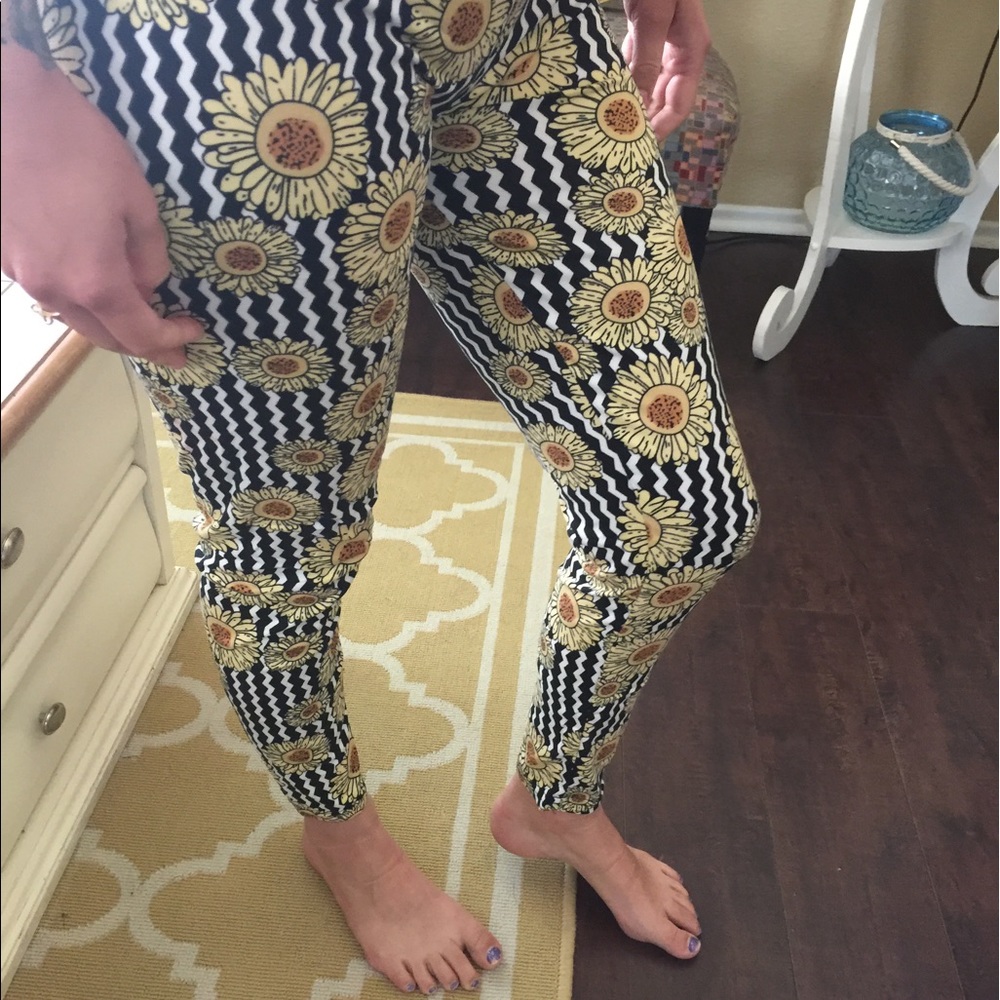 Sunflower leggings. Soft like lularoe - Picture 2 of 3