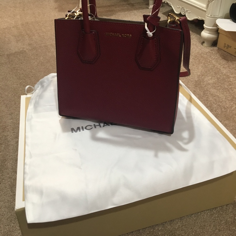 Tonight only!! 🎄 Michael Kors Mercer Purse - Picture 2 of 4
