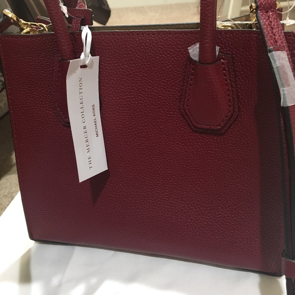 Tonight only!! 🎄 Michael Kors Mercer Purse - Picture 3 of 4