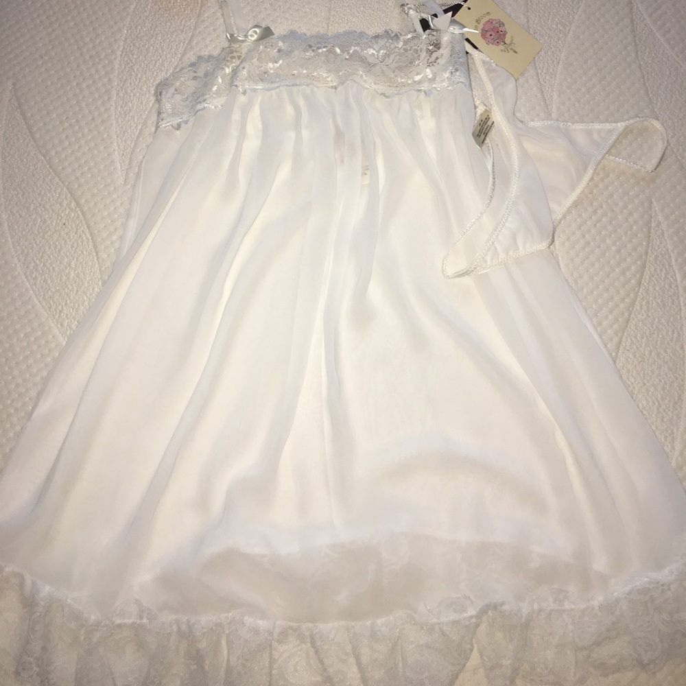 White, never worn nighty with panties set!